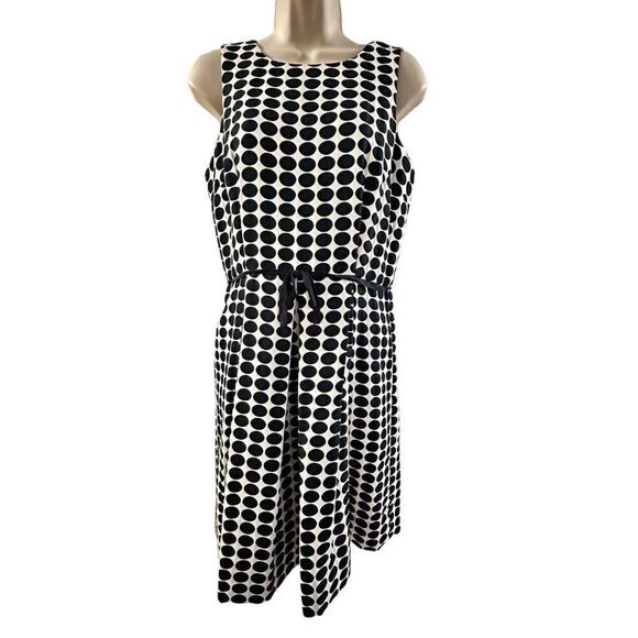Taylor ~ Dark Navy and Cream Polka Dot Fit & Flare Dress ~ side pockets ~ size 6 - Picture 3 of 13